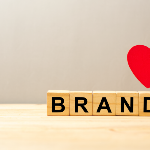 cuore con scritta brand, lovebrand