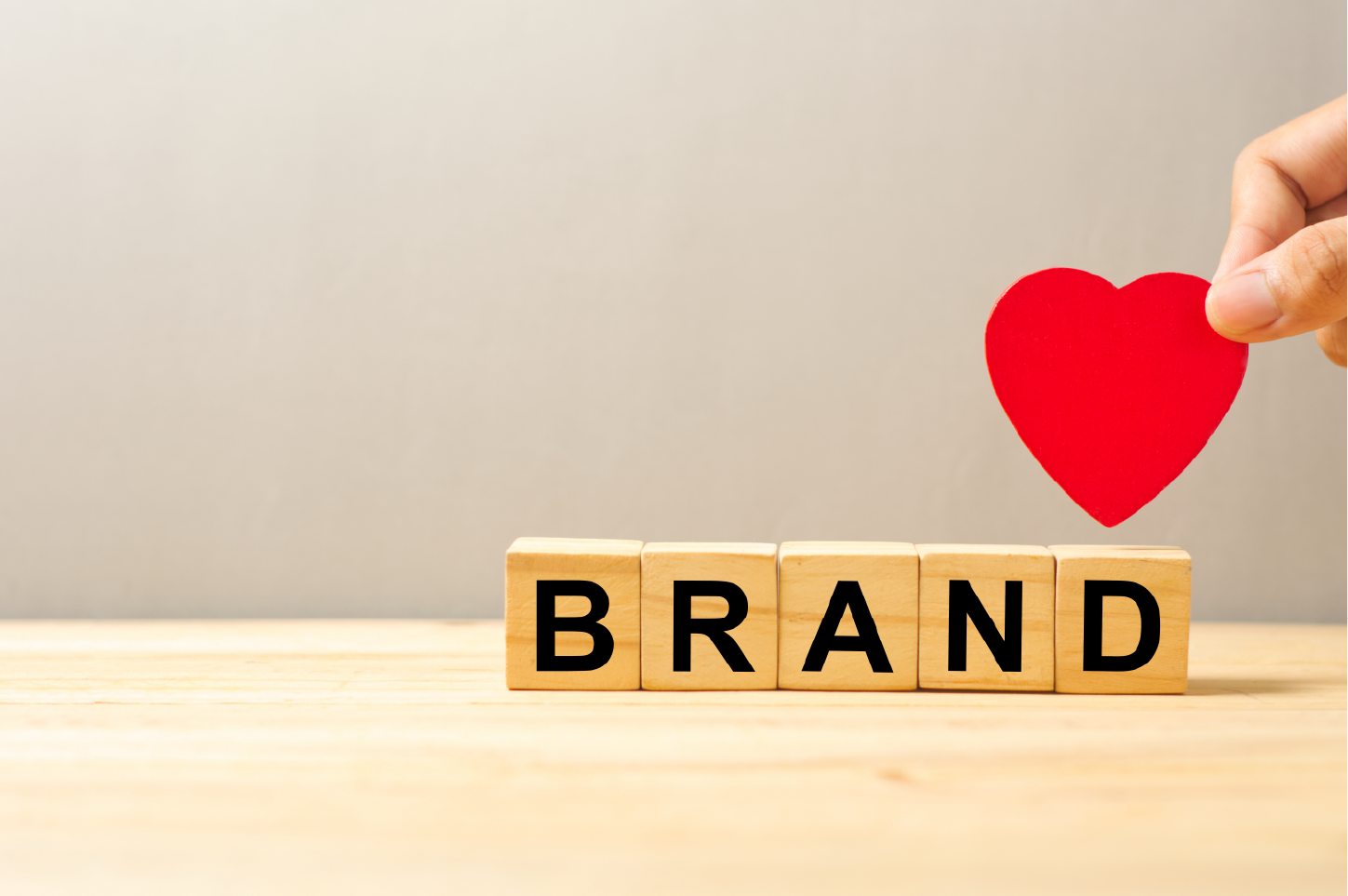 cuore con scritta brand, lovebrand